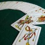 Jugando Macarra: Un divertido juego de cartas